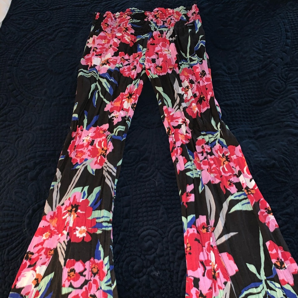 Roxy floral print pants!